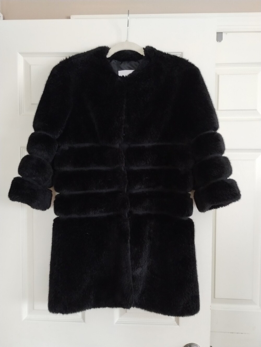 Ainea Women's Black Faux Fur Teddy Coat - Elegant Short-Length Jacket 38